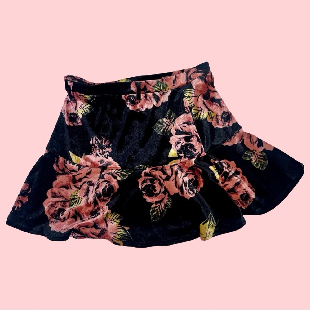 Junior’s spring  velvet Ruffled Mini Skirt in Black and Pink